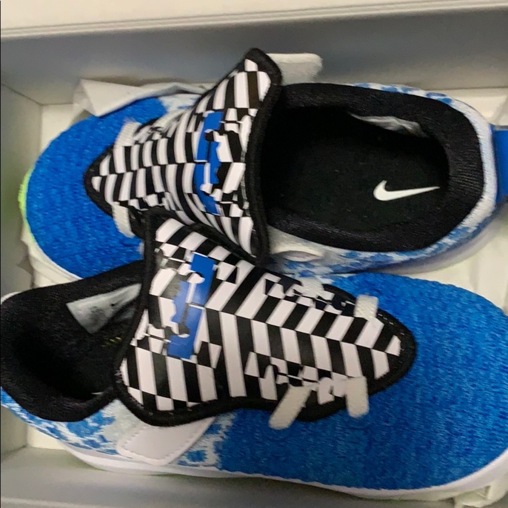 Kids  Nike Le Bron sneakers